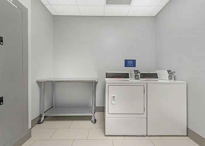 Best Western Plus Marquette Hotel & Suites
